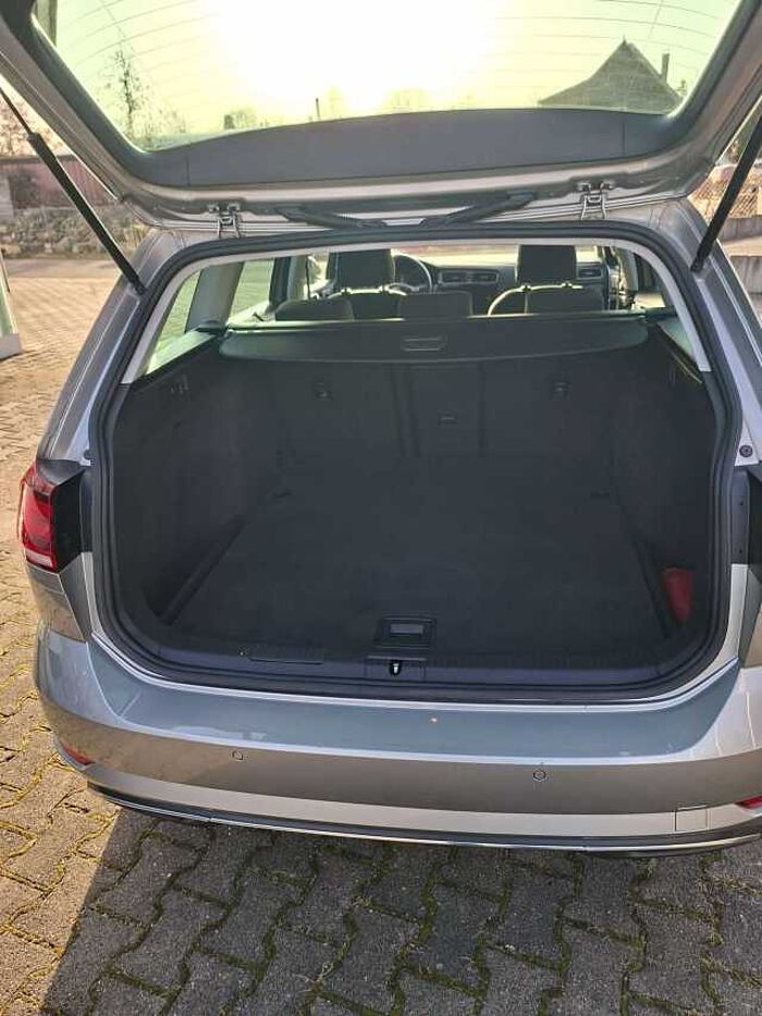 Volkswagen Golf Variant Golf VII Variant Diesel 1.6 TDI Sound Sondermodell